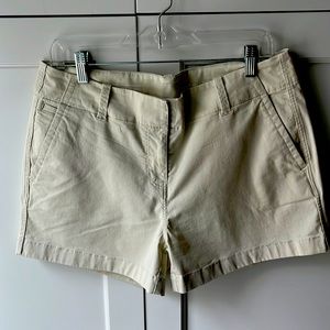 Vineyard Vines Every Day Khaki shorts (Stone). Women size 10